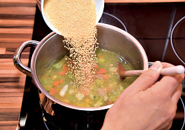 Krůtí steak se zeleninovým kuskusem