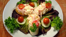 Sýrová pomazánka se šunkou a vejcem