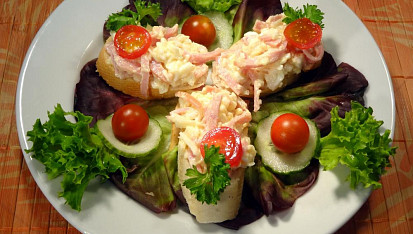 Sýrová pomazánka se šunkou a vejcem