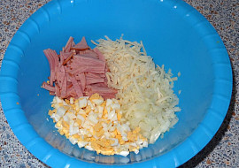 Sýrová pomazánka se šunkou a vejcem