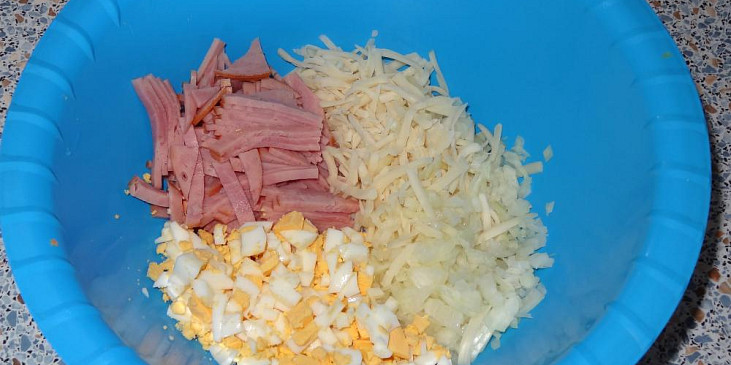 Sýrová pomazánka se šunkou a vejcem