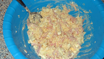 Sýrová pomazánka se šunkou a vejcem