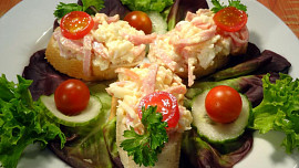 Sýrová pomazánka se šunkou a vejcem