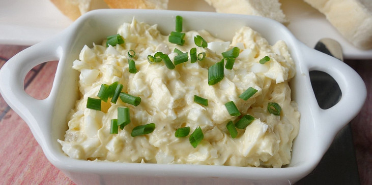 Vajíčková pomazánka s cibulkou