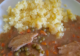 Vepřové kousky dušené v bylinkách a zelenině