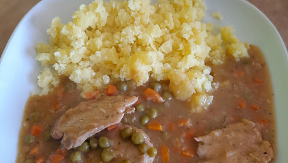 Vepřové kousky dušené v bylinkách a zelenině