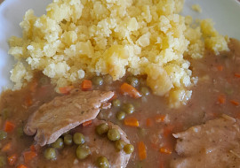 Vepřové kousky dušené v bylinkách a zelenině