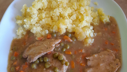 Vepřové kousky dušené v bylinkách a zelenině