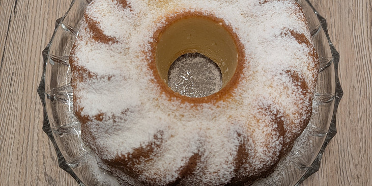 Výborná bábovka se zakysanou smetanou