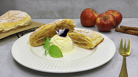 Rychlý jablečný štrúdl - listové těsto