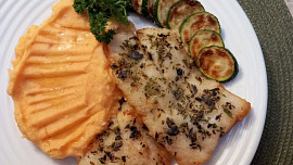 Grónský halibut s restovanou cuketou