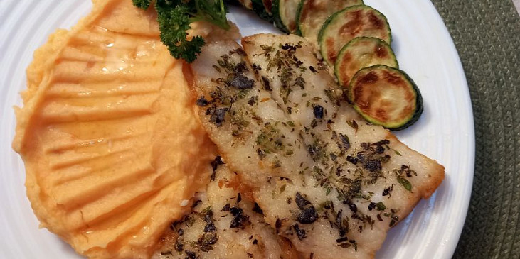 Grónský halibut s restovanou cuketou