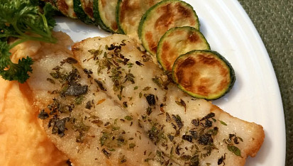 Grónský halibut s restovanou cuketou