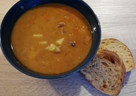 Gulášová polévka