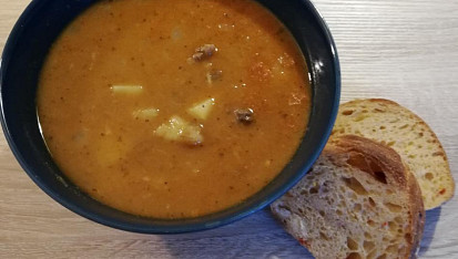 Gulášová polévka