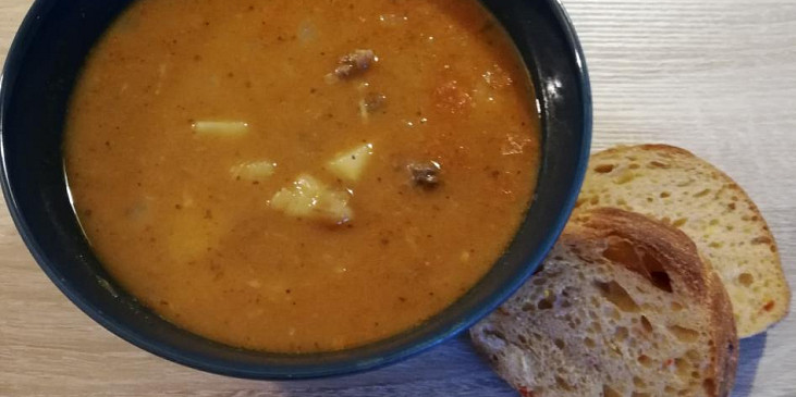 Gulášová polévka