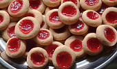 Máslové sušenky s džemem (Pinterest heart cookies)