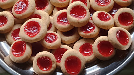 Máslové sušenky s džemem (Pinterest heart cookies)