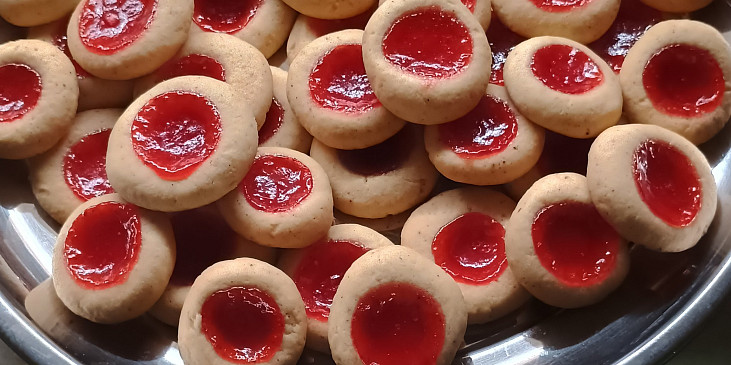 Máslové sušenky s džemem (Pinterest heart cookies)