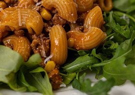 Mleté maso s těstovinami z jedné pánve