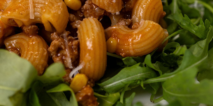 Mleté maso s těstovinami z jedné pánve