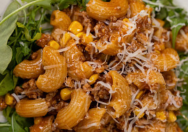 Mleté maso s těstovinami z jedné pánve