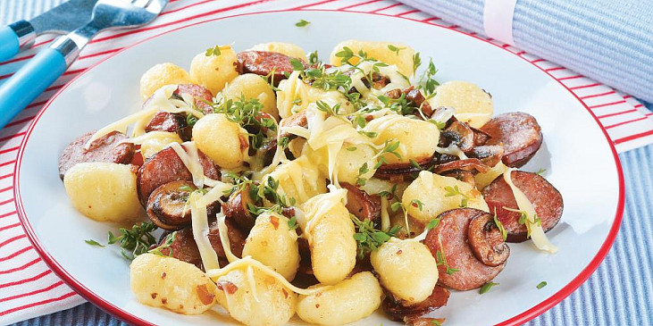 Noky se žampiony a uzeninou