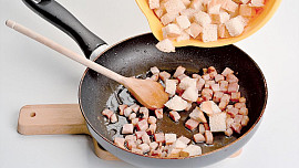 Špekové knedlíky se zelím