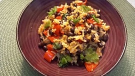 Černé fazole s rýží a paprikou