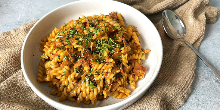 Chorizo těstoviny z jednoho hrnce