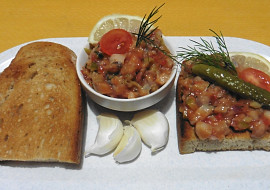 Matjesový tatarák na topinky