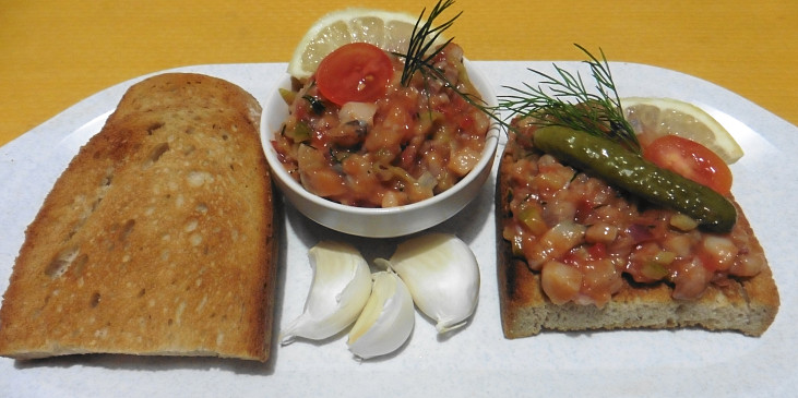 Matjesový tatarák na topinky