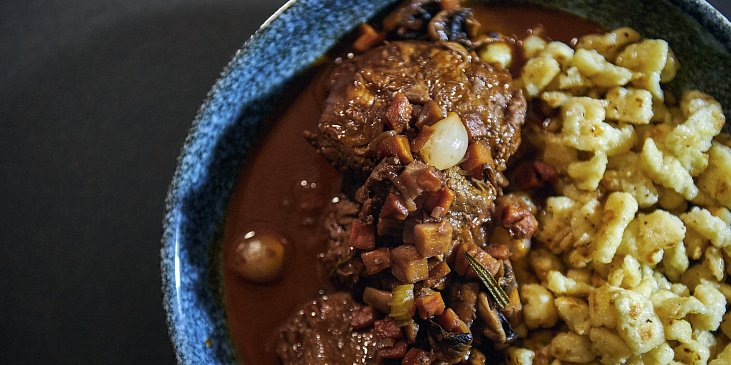 Omáčka na červeném víně s vepřovými líčky podle Petra Hajného