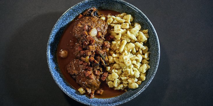 Omáčka na červeném víně s vepřovými líčky podle Petra Hajného