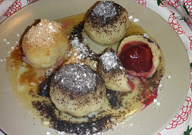 Švestkové knedlíky z bramborového těsta