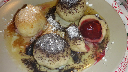 Švestkové knedlíky z bramborového těsta