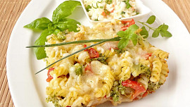 Těstoviny zapečené s brokolicí a květákem