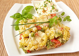 Těstoviny zapečené s brokolicí a květákem