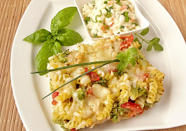 Těstoviny zapečené s brokolicí a květákem