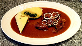 Hovězí krk pečený na česneku