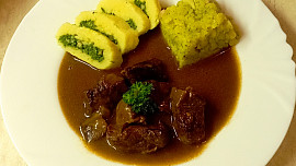 Hovězí krk pečený na česneku