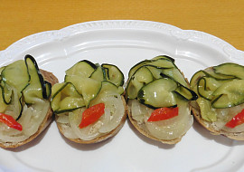 Jednohubky s cuketovými matjesy