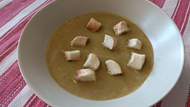 Krémová mangoldová polévka s jogurtem