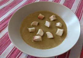 Krémová mangoldová polévka s jogurtem