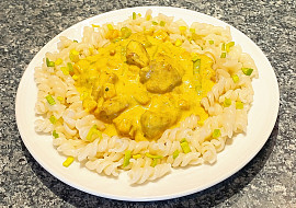 Kuřecí na pórku s kari a kukuřicí