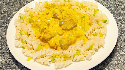 Kuřecí na pórku s kari a kukuřicí