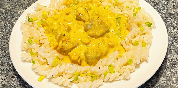 Kuřecí na pórku s kari a kukuřicí