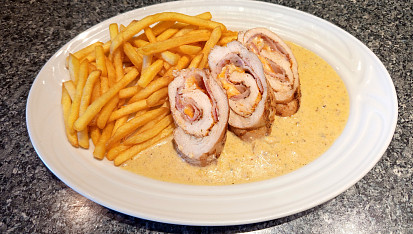 Kuřecí roládky se sýrovou omáčkou