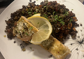 Losos s černou čočkou