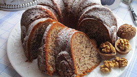 Ořechová hrníčková bábovka